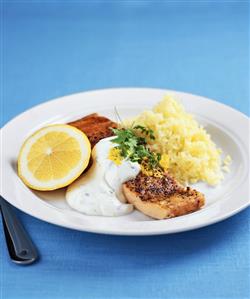 Smoked salmon with lemon sauce and potatoes