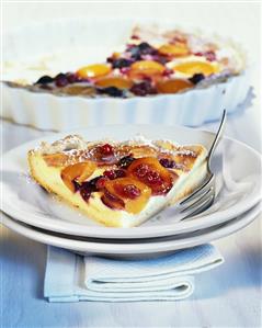 Quark tart with fruit