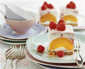 Cheesecake slices with peach and raspberries