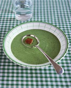 Broccoli cream soup with crouton