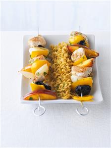 Chicken and fruit kebabs with rice