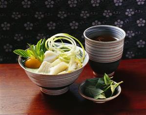 Green fish curry with basil and apple