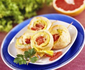 Fish rolls with grapefruit