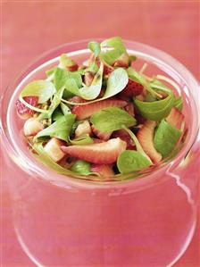 Spinach salad with strawberries and passion fruit