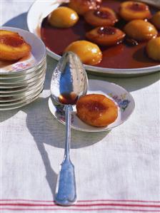 Pêches au Banyuls (Peaches in wine, France)