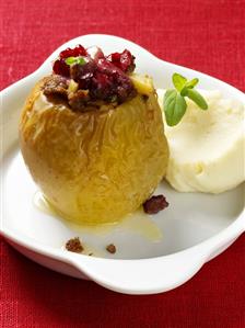 Savoury stuffed baked apple with mashed potato