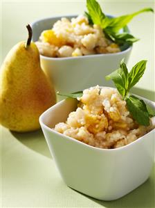 Couscous porridge with fruit