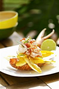 Banana chips with lobster tartare