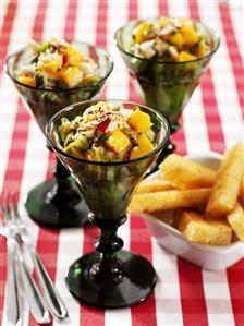 Savoury fruit salad with shrimps