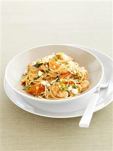 Spaghetti with shrimps and lemon