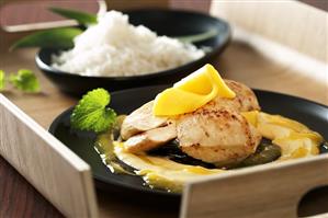 Roast chicken breast with mango