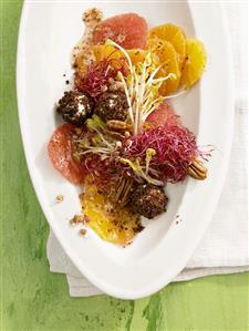 Sprout salad with goat's cheese balls and citrus fruit