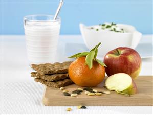 Breakfast: fruit, crispbread, milk and quark