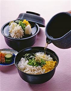 Pouring broth over rice with bream and vegetables (Japan)