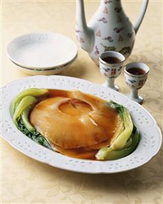 Cooked shark fins with pak choi (China)