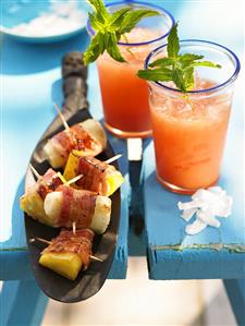 Grilled bacon-wrapped banana & pineapple with melon drink