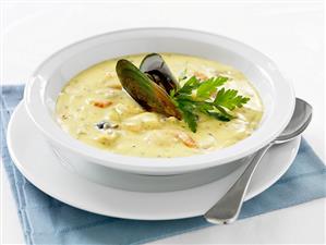 A plate of seafood chowder (USA)