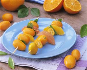 Kumquats, orange, grapefruit and mint on two skewers