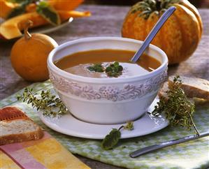 Pumpkin soup with oregano and thyme