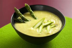 Cream of asparagus soup with green asparagus