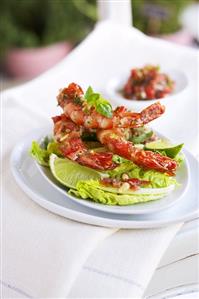 Grilled prawns with lime and tomato salsa on green salad