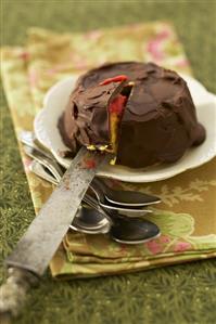 Chocolate-coated sponge cake with strawberry puree