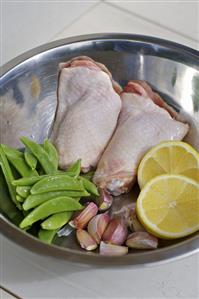 Chicken thighs with sugar snap peas, garlic and lemon