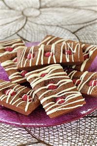 Financiers with white chocolate and raspberries