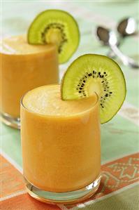 Melon cream in two glasses