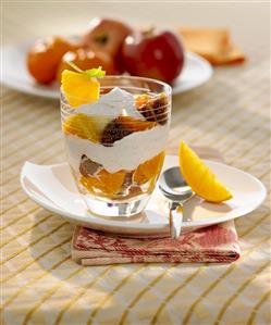 Fruit salad with red wine figs & caramel cream in a glass