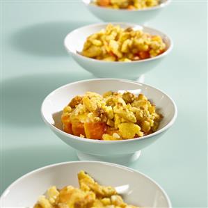 Papaya pudding in four bowls