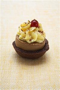 Coffee and nut mousse in a chocolate tartlet case