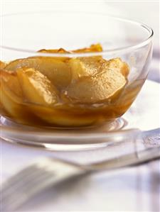 Caramelised Williams pears in a glass bowl