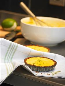 Quick lemon tartlets