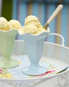 Orange and cardamom ice cream in two sundae dishes