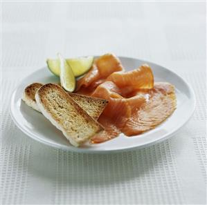 Smoked salmon with toasted white bread and lime wedges