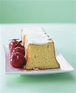 Angel food cake with spiced plums