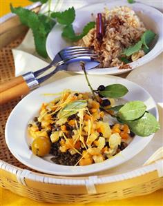 Lentils and mirabelles with cinnamon rice