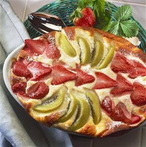 Sweet quark soufflé with strawberries and kiwi fruit