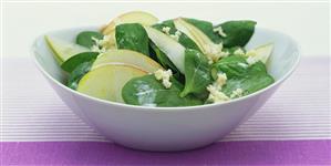 Spinach and apple salad with fresh horseradish