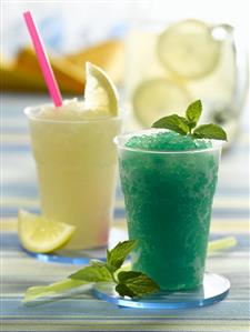 Mint- and lemon granita in glasses