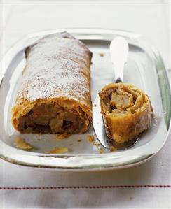 Apple and date strudel