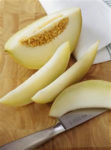 Slicing a Galia melon