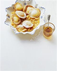 Seadas (pecorino ravioli in honey sauce), Sardinia, Italy