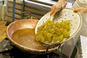 Making candied pears