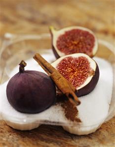 Fresh figs, sugar and cinnamon stick