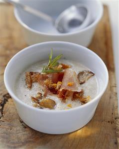 Chestnut soup with croutons and bacon (South Tyrol)