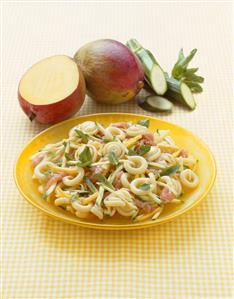 Pasta, salmon, courgette and mango salad with mint