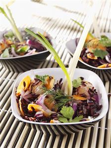 Brown rice, pomelo, carrot and onion salad