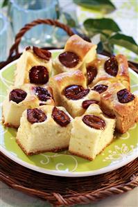 Yeasted plum cake